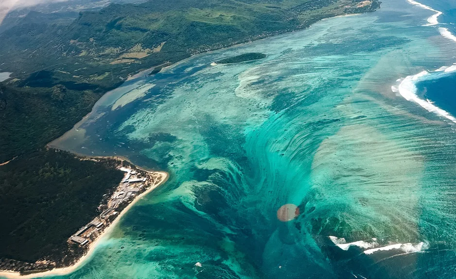 Underwater-Waterfall-of-Le-Morne-Mauritius